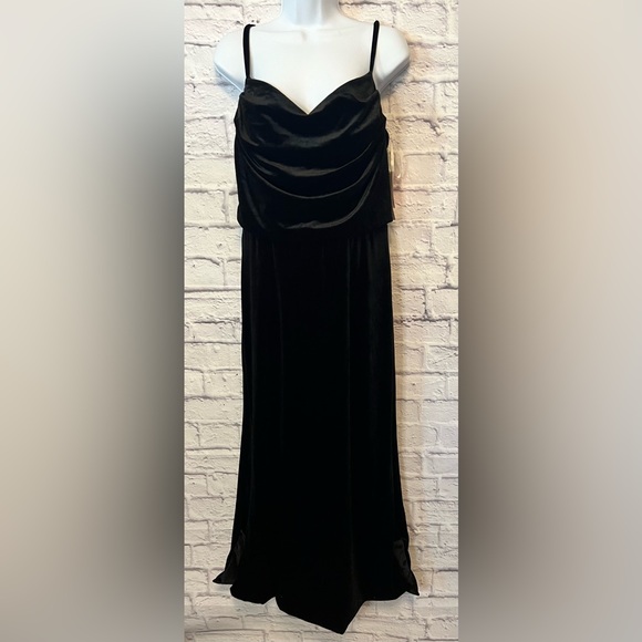 JJs House Dresses & Skirts - NWT JJs House Black Velvet Cowl Neck Formal Maxi Dress